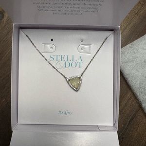 Sommerville Pendant White Opal